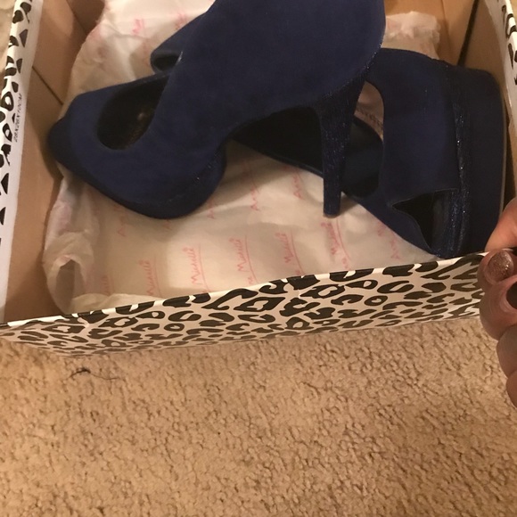 Heels - Picture 2 of 3